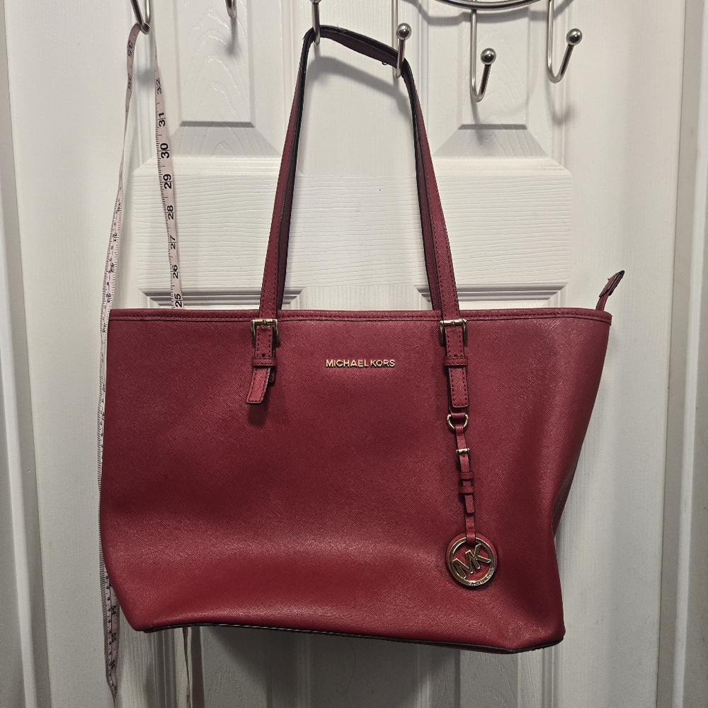 Michael Kors Jet Set Travel Medium Zip Tote Red